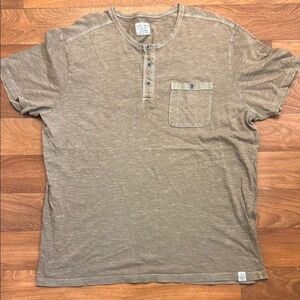 EUC Men’s Lucky Brand Tan Henley Shirt Sz XL